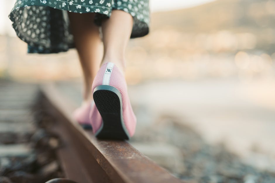 Best Travel Shoes for Walking Long Distances: Comfort, Support, and Durability on the Move