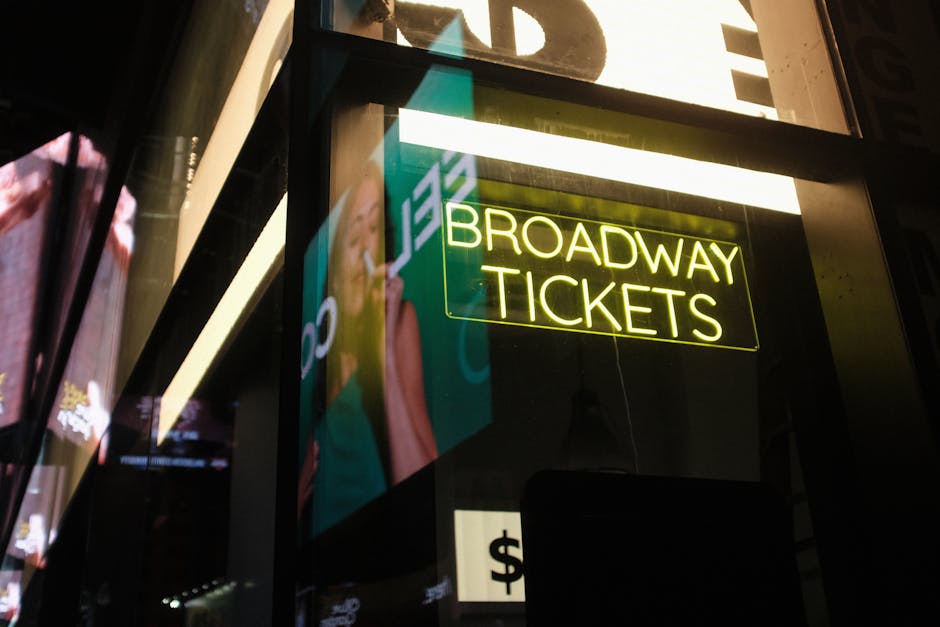 New York Nightlife Travel Guide: Best Bars, Clubs, and Late-Night Eats