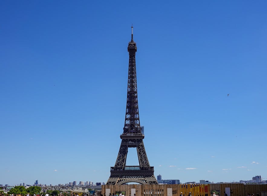 Eiffel Tower Visit Guide: Tickets and Tips
