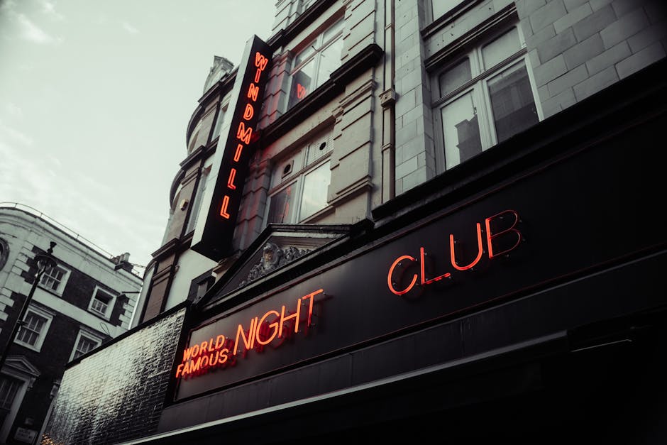London Nightlife Travel Guide: Best Bars, Clubs & Late-Night Spots